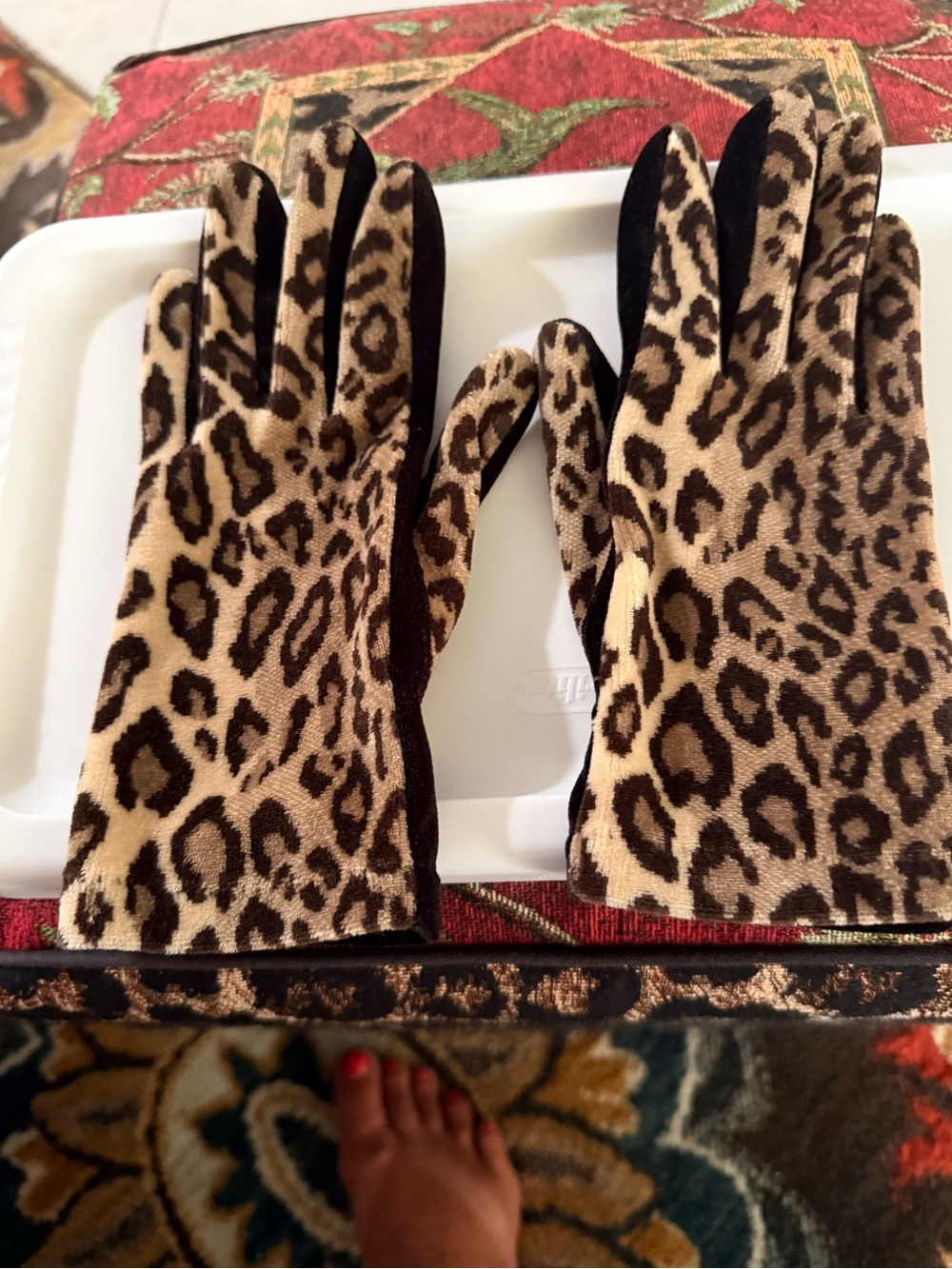 Jennifer More Winter Gloves in Leopard Design
